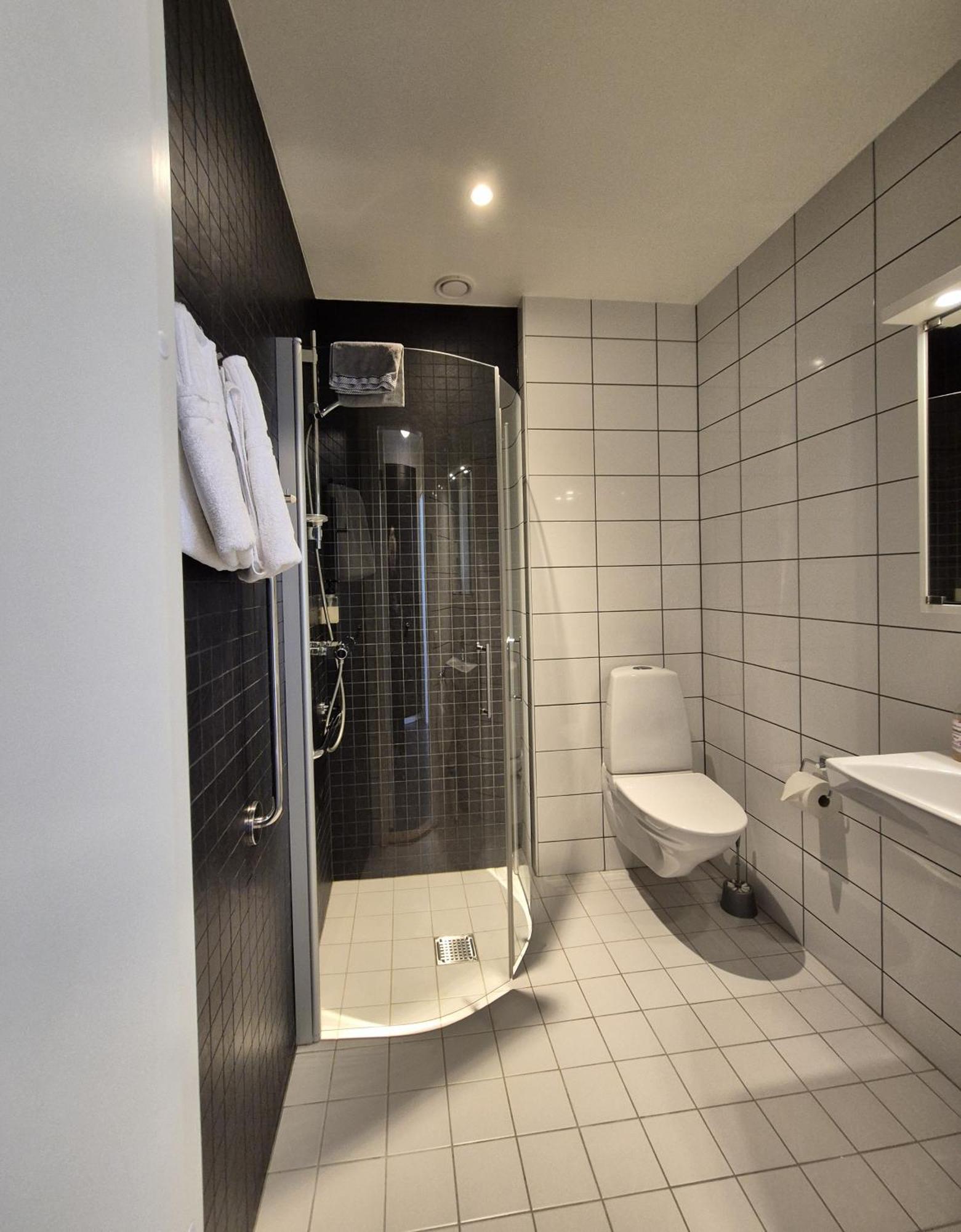 Hotel Torslanda Gothenburg Bagian luar foto