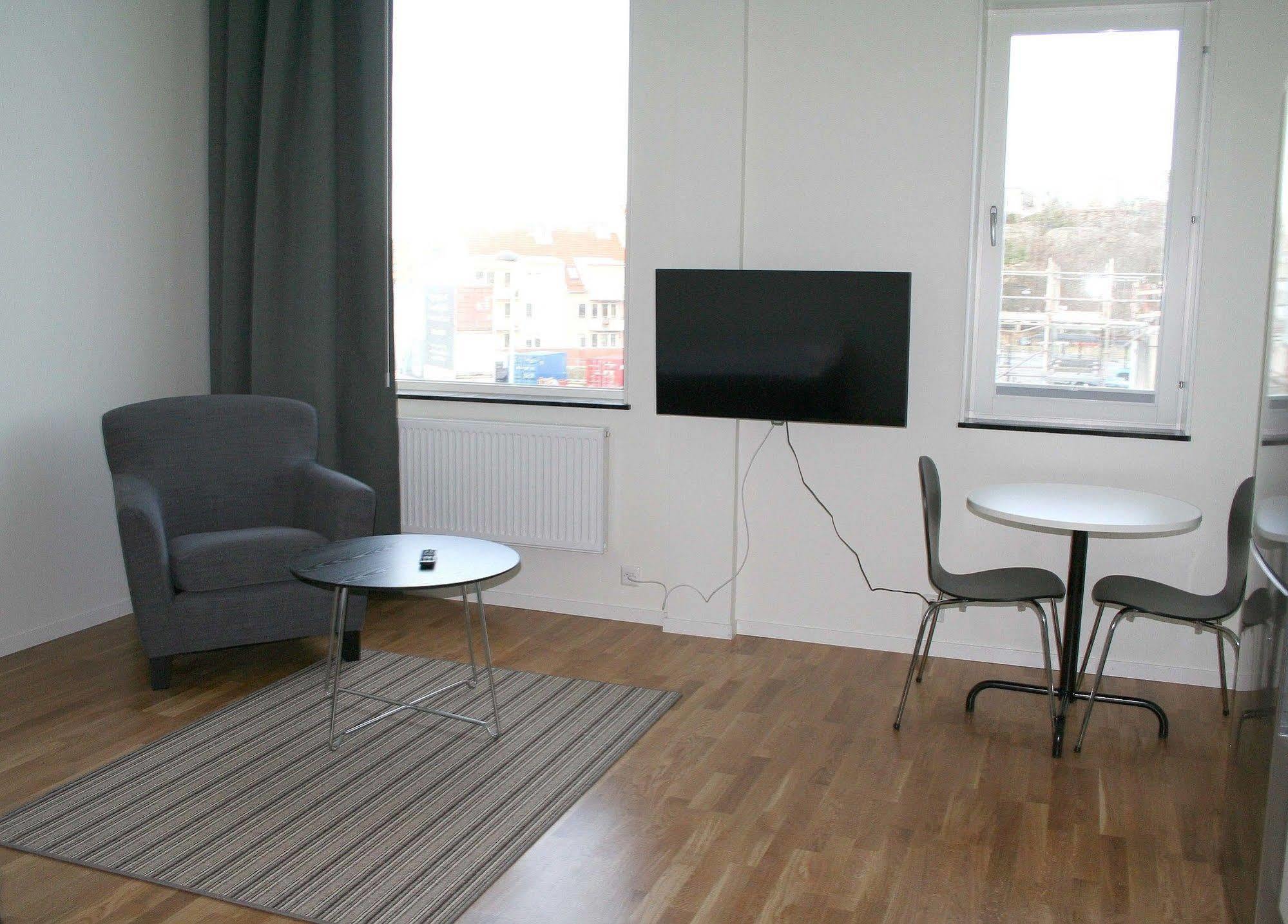 Hotel Torslanda Gothenburg Bagian luar foto