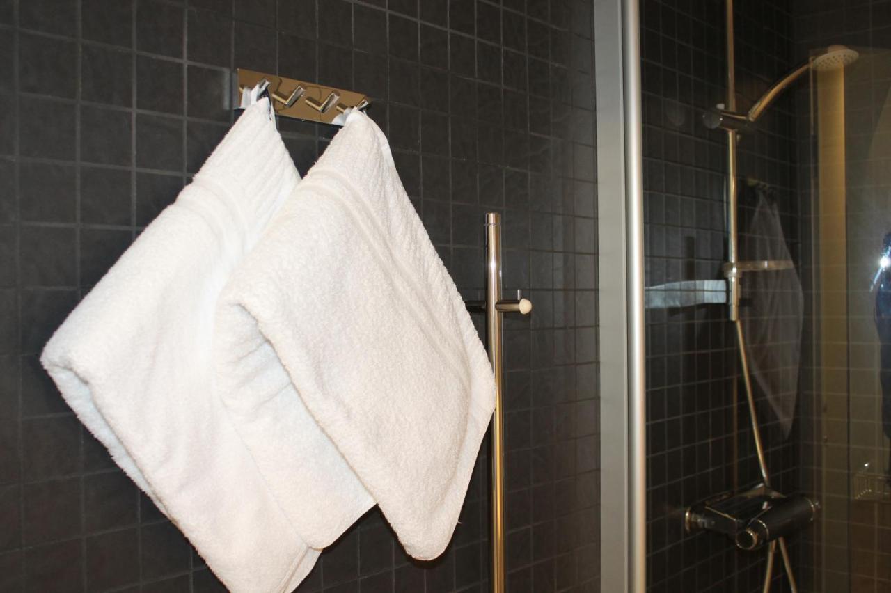 Hotel Torslanda Gothenburg Bagian luar foto